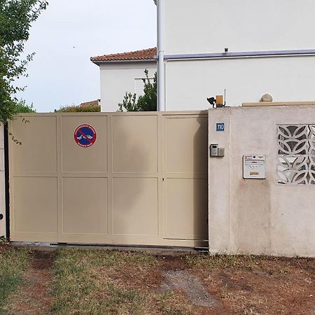 Superbe T2 Avec Jardin, Piscine-Enfant Et Parking Appartement Arles Buitenkant foto